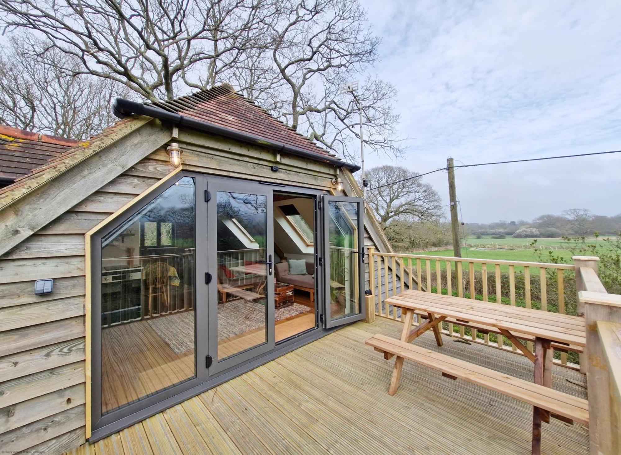 Broomy * Pulborough
