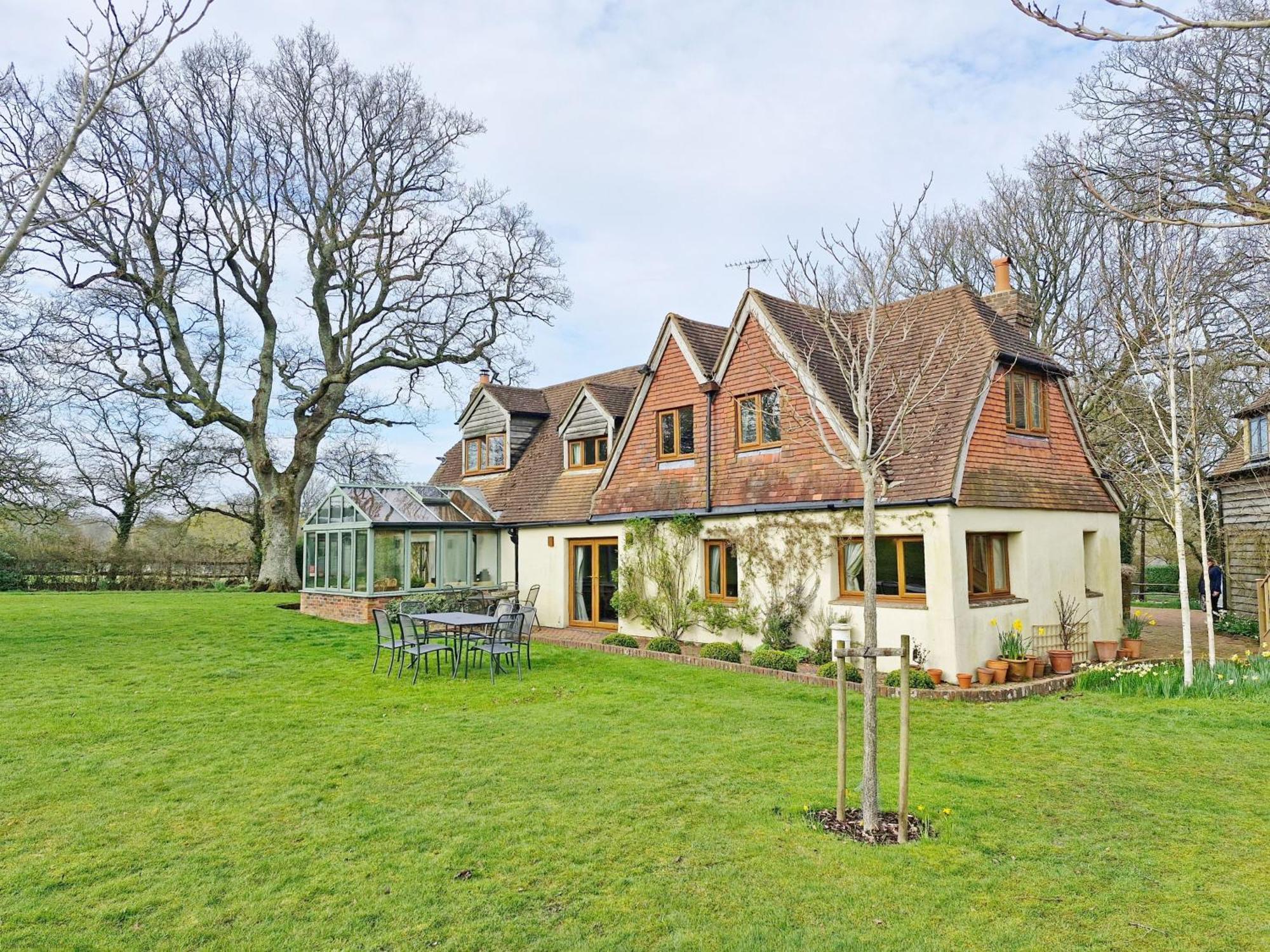 Broomy * Pulborough